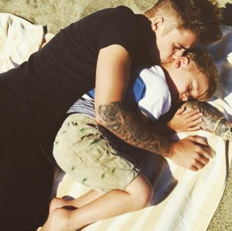 Justin Bieber et son petit frère.