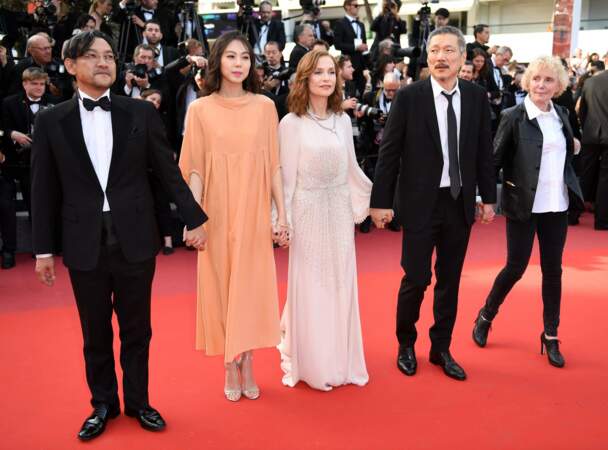 Jeong Jinyoung, Kim Minhee, Isabelle Huppert et Hong SangSoo au Festival de Cannes