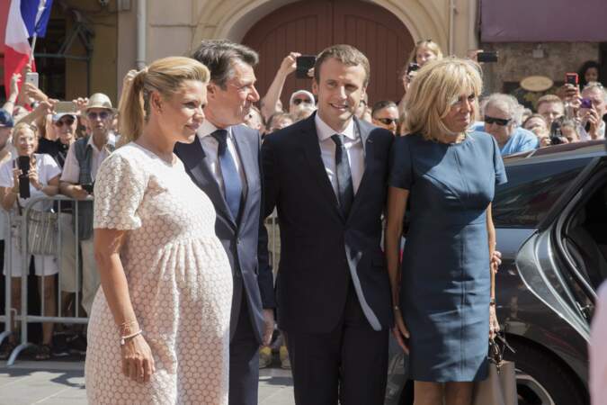 Laura Tenoudji et son mari ont posé avec Emmanuel et Brigitte Macron 
