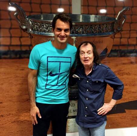 En fait, Federer aime les selfies... (et est fan d'AC/DC, qui l'eut cru ?)