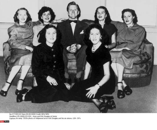 Kirk Douglas et ses soeurs dans les années 50