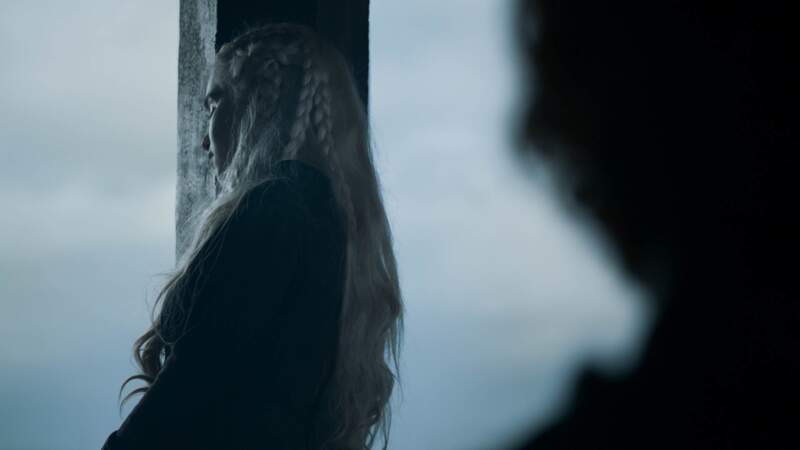 Quant à Daenerys, elle a du mal à se remettre de la mort de ses proches…