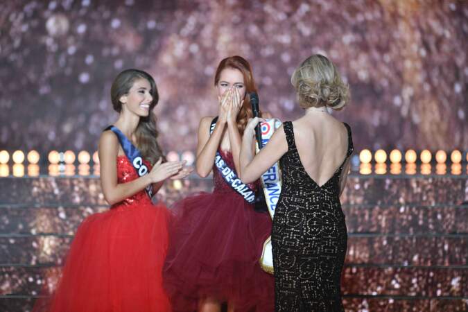 Sylvie Tellier lui a remis sa couronne de Miss France 