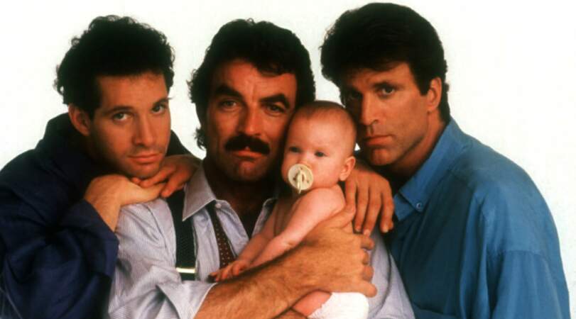 Steve Guttenberg, Tom Selleck et Ted Danson pouponnent à leur tour dans Trois hommes et un bébé (1987).