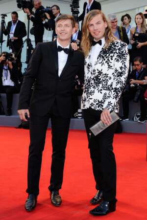 Le styliste Christophe Guillarme (vu dans La Ferme célébrités en 2010) et son compagnon