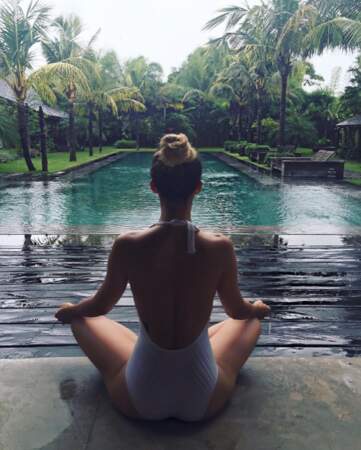 Clara Morgane est arrivée à Bali. Elle médite...