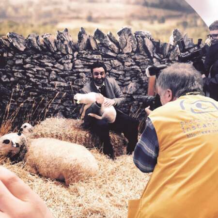 Et Cyril Hanouna avec un agneau au Salon de l'Agriculture ! 