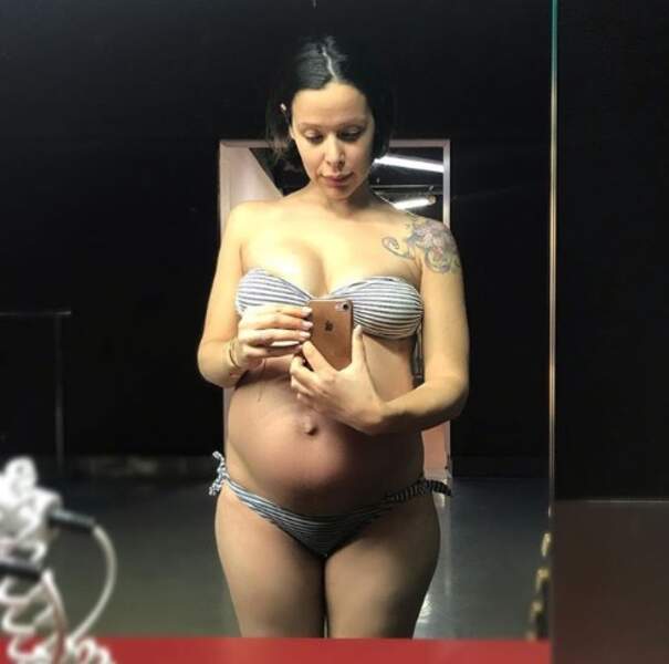 Selfie en bikini pour la future maman Daniela Martins. 