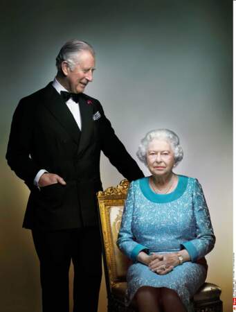 En 2016, premier portrait officiel avec sa mère la reine. Il sonne comme un air de passage de relais…