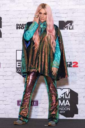 Un look plus qu'improbable pour Kesha.