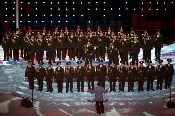 L'hymne russe chanté par les choeurs de l'armée rouge précédait du t.A.T.u et du Daft Punk... Choc des cultures