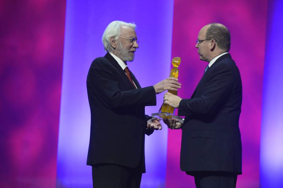 L'acteur canadien a reçu un prix d'honneur des mains du Prince Albert de Monaco