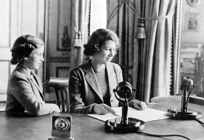 En octobre 1940, elle donne son premier discours à la radio à destination de tous les enfants de l'Empire