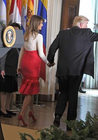 Pour l'occasion, Melania Trump arborait une jupe rouge à volants un peu dans le style flamenco