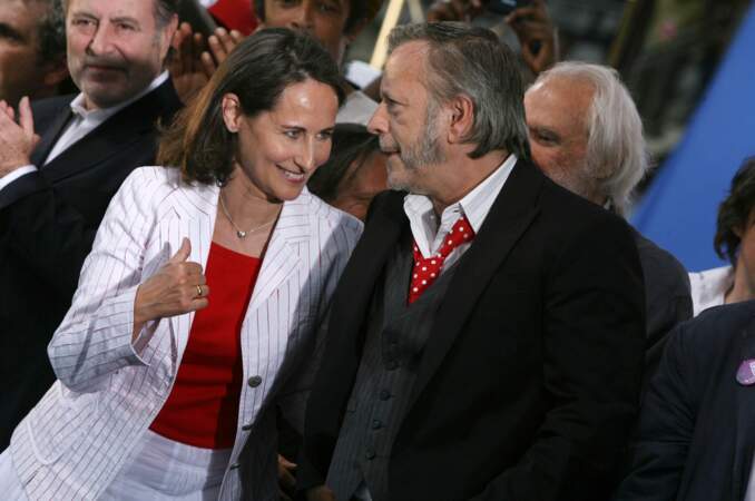 En 2007, le chanteur soutient Ségolène Royal à la présidentielle.