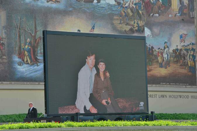 Dans le parc, des écrans diffusaient des photos souvenirs des défuntes