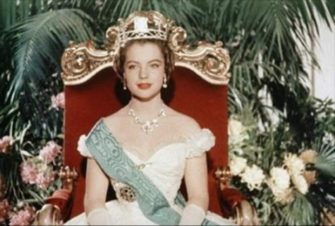 1954. Bien avant d'incarner Sissi, Romy a déjà tout d'une altesse dans Les jeunes années d'une reine