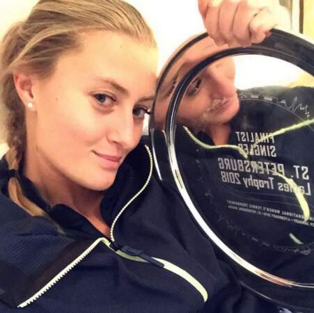 Kristina Mladenovic cajole ses trophées