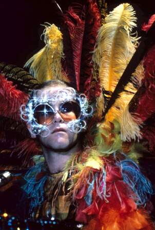 Elton John, lors de sa tournée américaine de 1974, fait encore plus fort