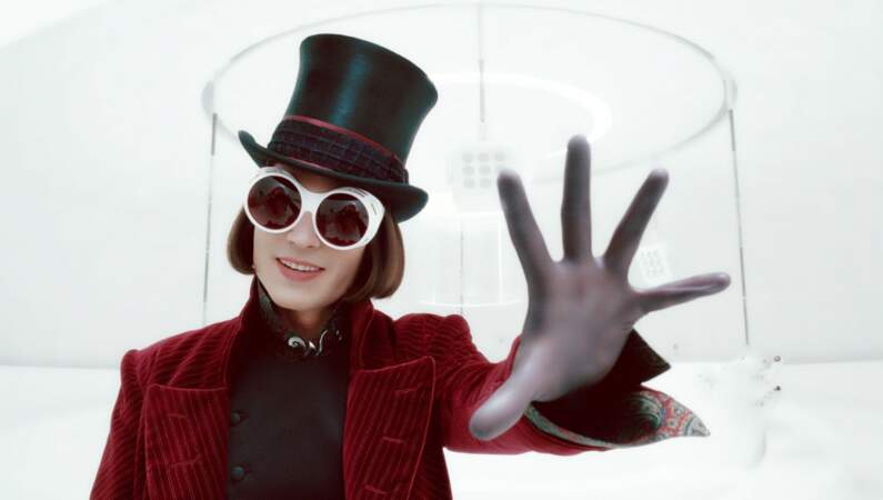 Johnny Depp merveilleux dans le rôle du mystique Willy Wonka, magicien doué pour faire les friandises 