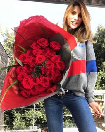Ariane Brodier a reçu un énorme bouquet de fleurs de son chéri, le rugbyman Fulgence Ouedraogo 