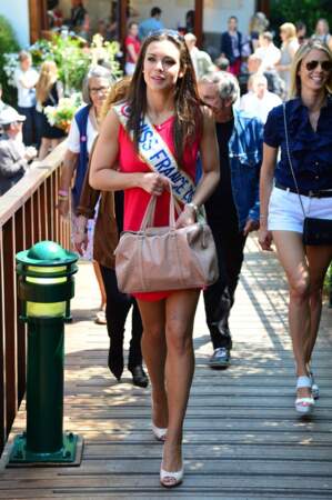 Oh tiens, Miss France arrive... 