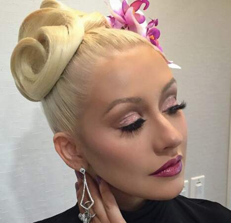 Drame en backstage : la brioche capillaire de Christina Aguilera. Pourquoi ?! 