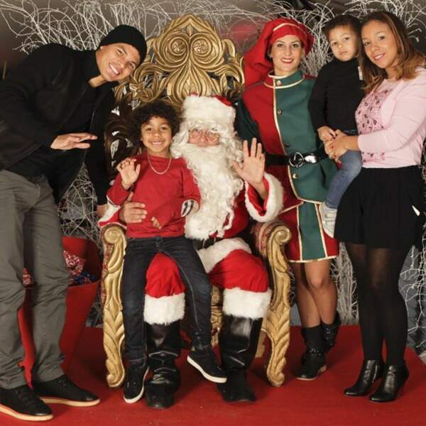 Thiago Silva et sa famille avec le Père Noël