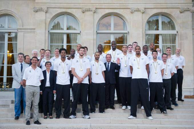 Francois Hollande et l'équipe de France de Football en septembre 2013. La classe. 