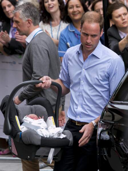 Harry jouera-t-il les pères modèles comme son frère en mettant son bébé dans sa voiture ?