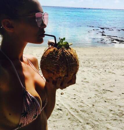 Décidément, la noix de coco est tendance cette année ! Ici avec Gigi Hadid. 
