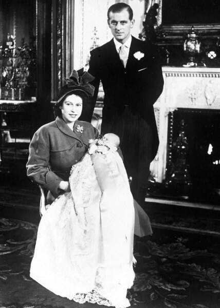 Leur premier enfant, le prince Charles, naît le 14 novembre 1948 à Londres