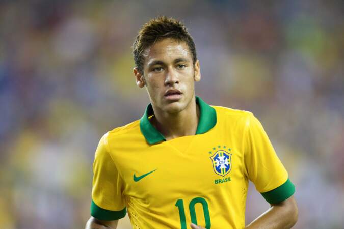 Sous le maillot du Brésil, en 2013, une couple plus sobre pour Neymar