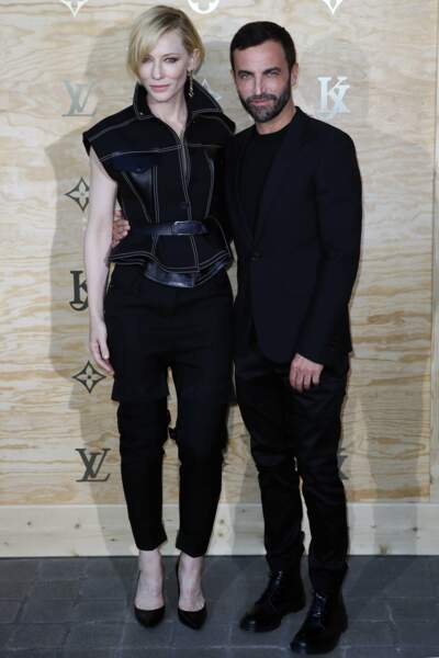 Cate Blanchett et le couturier Nicolas Ghesquiere prennent la pose pour le photocall 