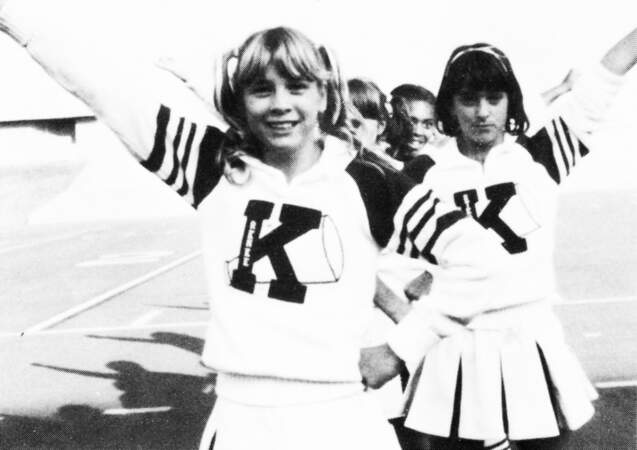 Renee Zellweger, à gauche, en pom pom girl en 1983
