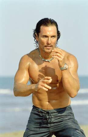 Matthew McConaughey ne s'embarrasse pas : il mouille carrément le jean (et il est sacrément canon)