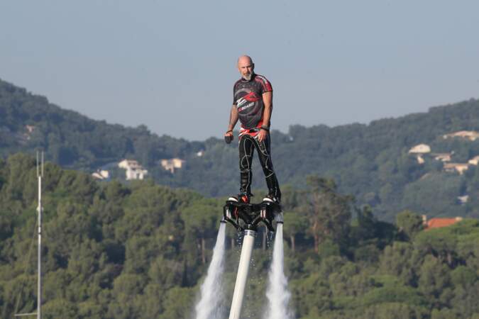 Vincent Lagaf' est fou de sports extrêmes, du jet-ski au flyboard ! 