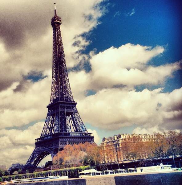 Il est le grec le plus célèbre de France et il adore la Tour Eiffel, c'est...?