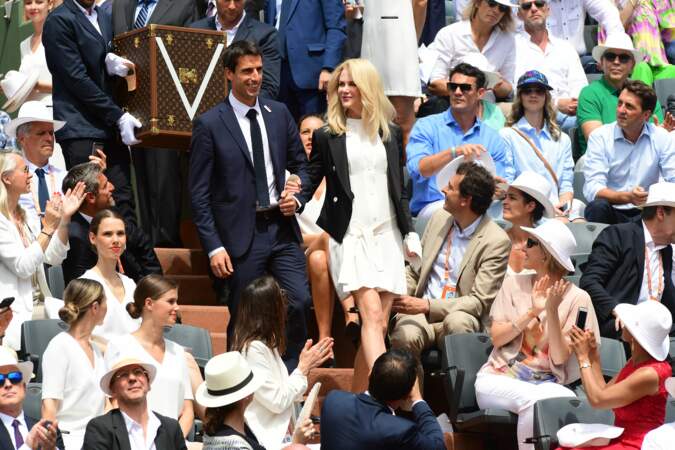 Nicole Kidman et Tony Estanguet ont escorté la Coupe des Mousquetaires sur le court Philippe-Chatrier