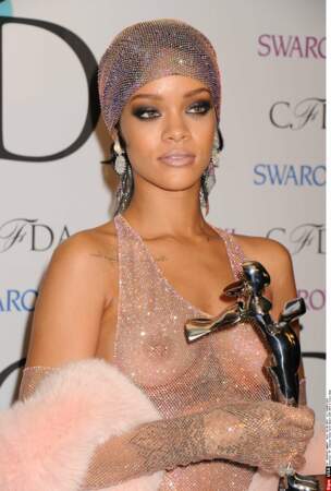 23. Rihanna : qui a le don pour s'habiller d'un rien