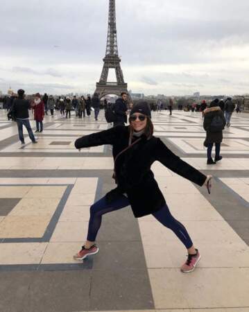 Katharine McPhee a posé incognito devant la Tour Eiffel. 