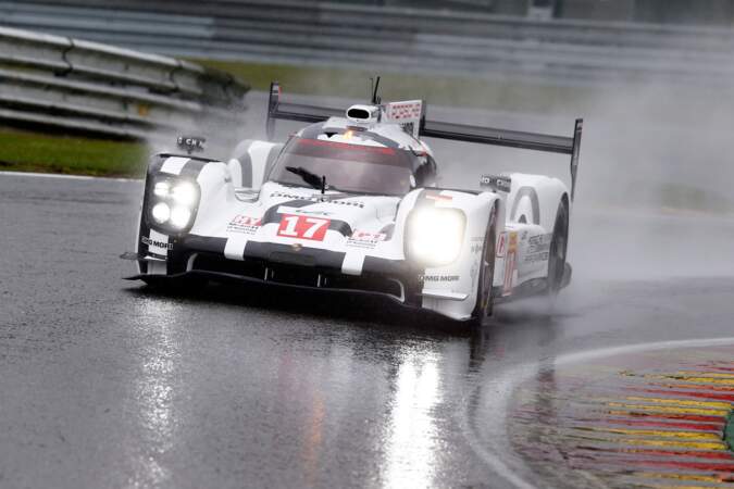 Porsche détient le record de victoires au Mans (16). Cette années, la marque engage trois 919 Hybrid (V4 essence).