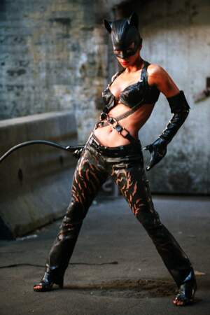 Ouh, Halle Berry fait sa copieuse dans Catwoman