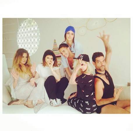 Elle propose même une petite photo de groupe, avec Kylie ET Kendall.  
