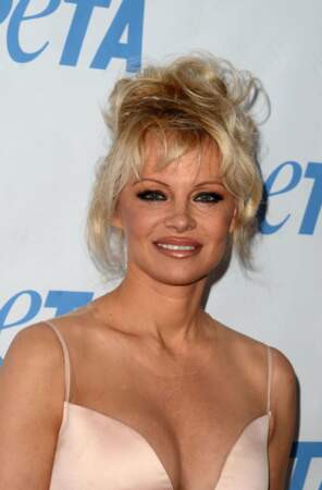 Végétarienne convaincue, Pamela Anderson donne aussi de sa personne pour l'association PETA