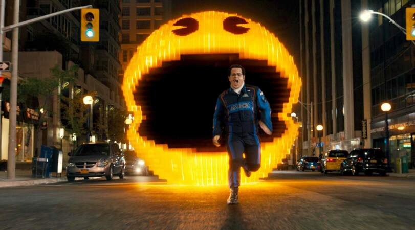 Josh Gad poursuivi par un Pacman belliqueux dans Pixels (2015)