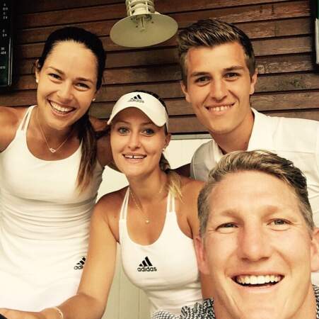 A moins que Bastian ne recrute sa douce Ana Ivanovic et sa copine Kristina Mladenovic