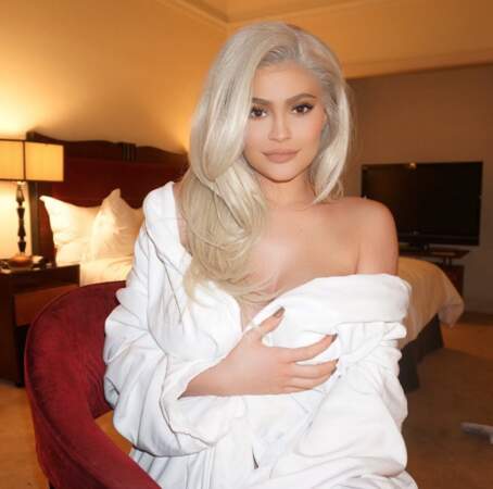 Point cheveux : Kylie Jenner est redevenue blonde et elle adore. 