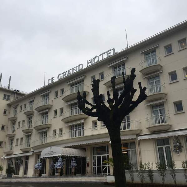C'est au Grand Hôtel Barrière à Enghien-les-bains que se tourne cet épisode événement entre Joséphine et Camping