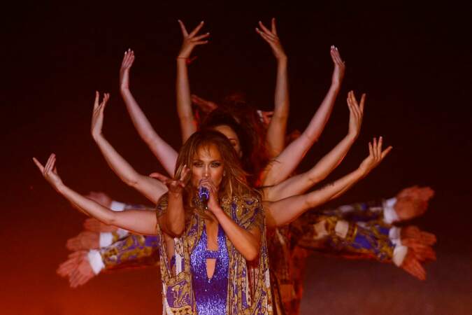 Sur scène, Jennifer Lopez se démultiplie pour ses fans !